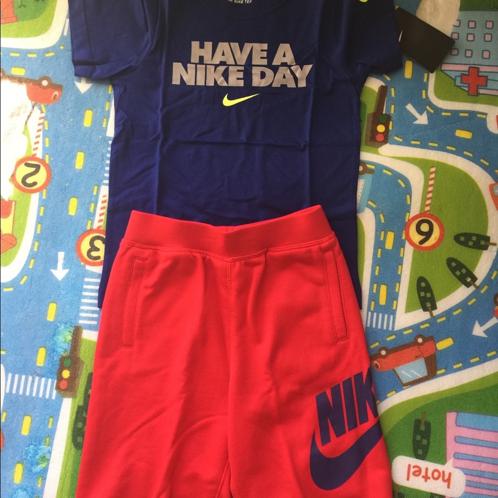Boys Nike set size 7(6-7)